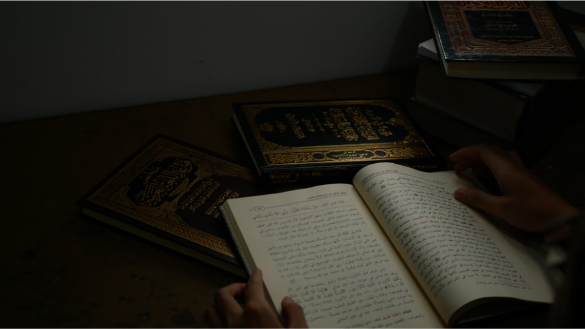 Ilmu yang Melaknati Pemiliknya