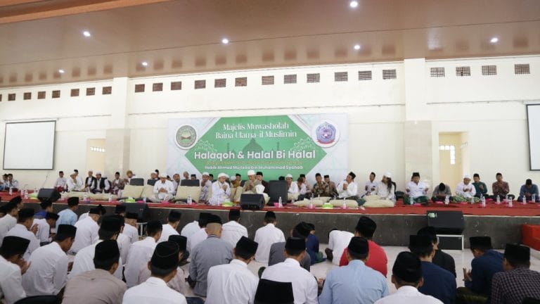 Halaqoh dan Halal bi Halal Majelis Muwasholah di Lirboyo