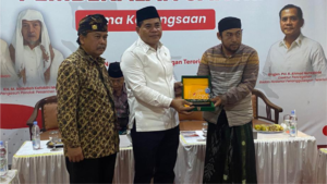 Penyerahan Cinderamata Badan Nasional Penanggulangan Teroris (BNPT) Penyerahan Cinderamata Badan Nasional Penanggulangan Teroris (BNPT)
