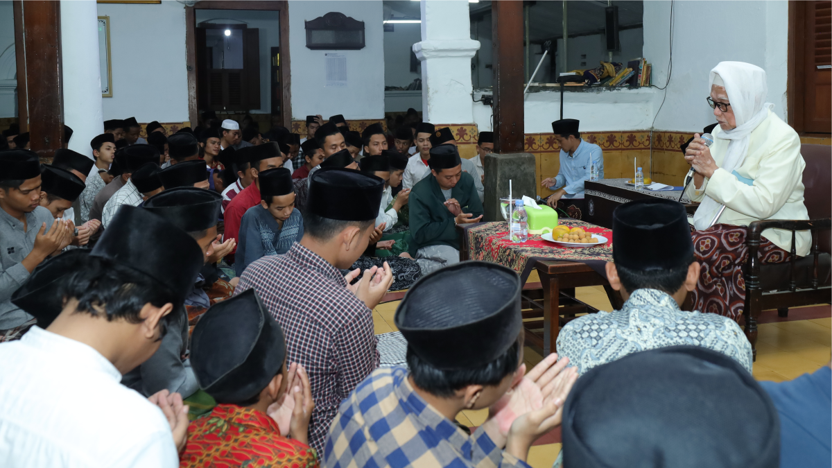 Mauidhotul Hasanah dan do'a KH. Anwar Manshur Mauidhotul Hasanah dan do'a KH. Anwar Manshur