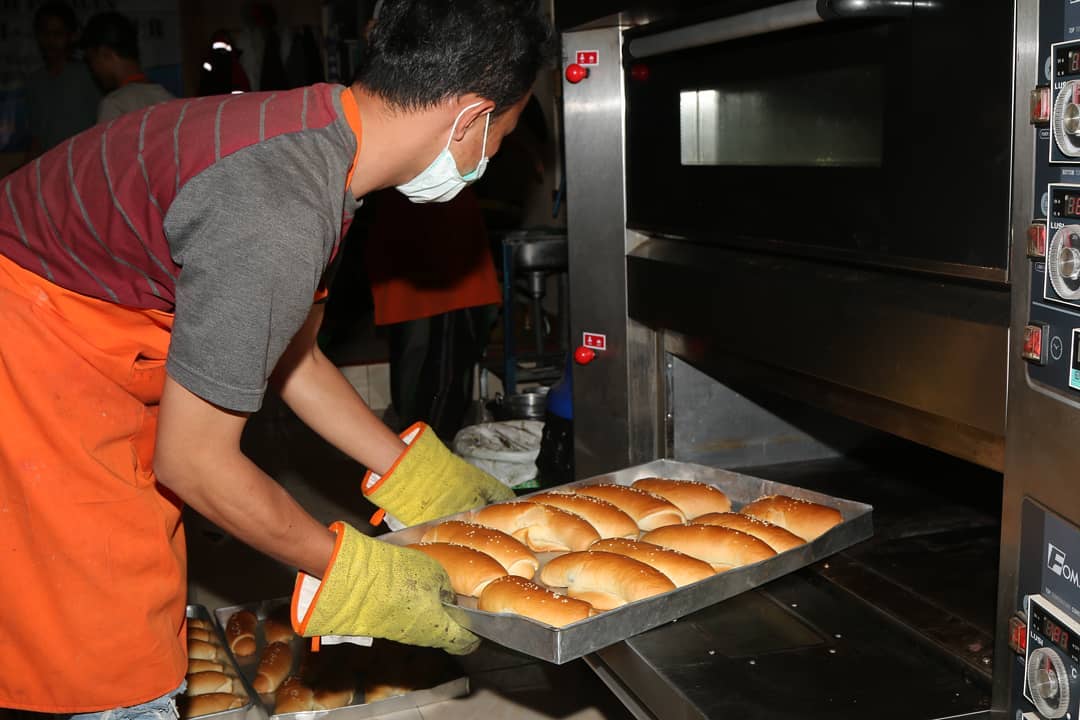 Proses mengopen roti