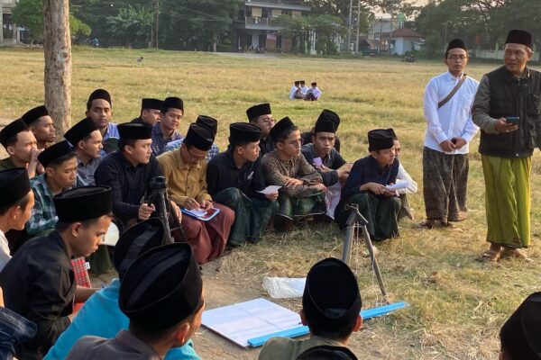 ponpes lirboyo mengadakan Rashdul kiblat