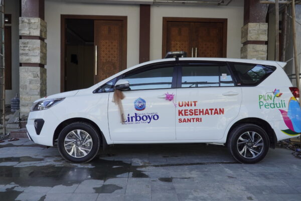 Pondok Lirboyo Terima Bantuan Mobil Ambulans ambulans baru