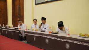 Seremonial pemberian mobill Ambulan ke Pondok Lirboyo