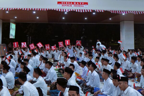 agustusan para sabtri turu meramaikan acara kemerdekaan dengan lomba-lomba dan upacara kemerdekaan