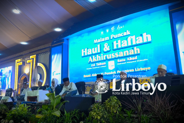 Malam Puncak Reuni Akbar, Haul & Haflah Pondok Lirboyo Puncak acara Haul haflah dan reuni akbar Pondok Lirboyo (1)