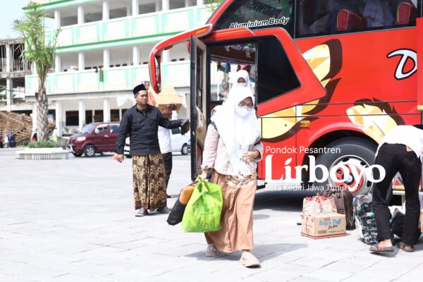 Kedatangan Santri Pondok Pesantren Lirboyo kedatangan santri lirboyo