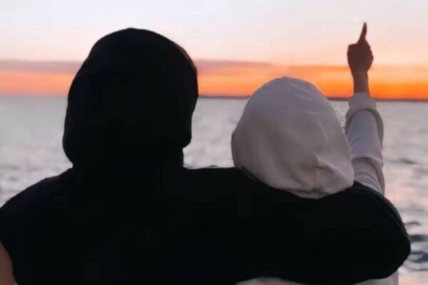 adab memilih teman