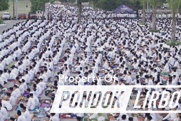 Santri Lirboyo Ikuti Istighotsah Tahun Baru Hijriah di Tiga Lokasi Berbeda Acara doa bersama dalam rangka Tahun Baru Hijriah