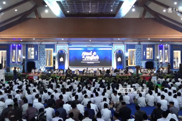 Lebih dari Sekadar Seremonial: Mengintip Kemegahan Haflah Lirboyo dan Pesan Penting di Baliknya Haul haflah Lirboyo