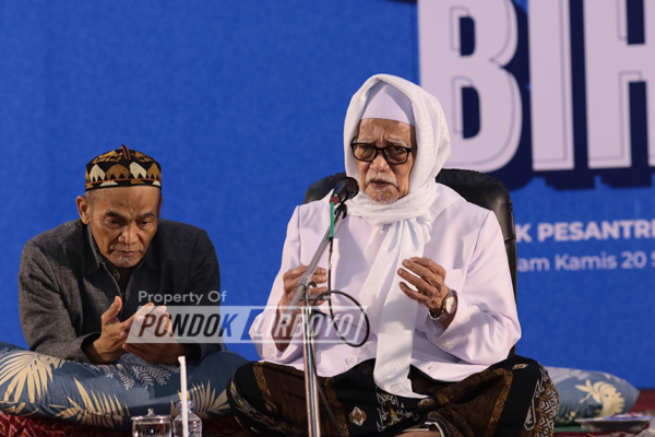 KH. M. Anwar Manshur hadir dalam acara Halal Bihalal Pondok Pesantren Lirboyo 1447 H. di Aula Al-Muktamar