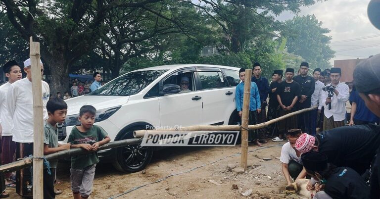 Romo Yai Anwar Membuka Acara Penyembelihan Kurban