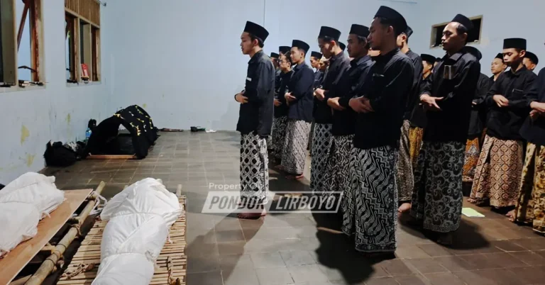 Praktik Tajhizul Jana’iz di Lirboyo, Bekali Santri dengan Keterampilan Merawat Jenazah