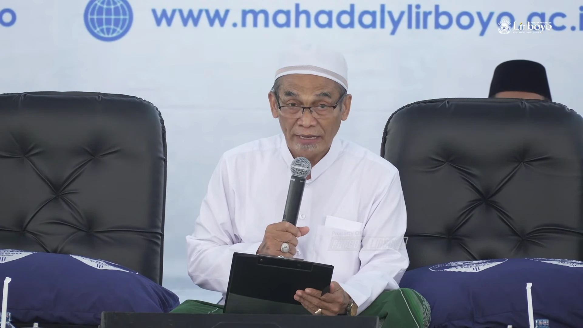 KH. Athoillah Sholahudin Anwar dalam Acara Dauroh Ilmiah bersama Syekh Yasir Al-Adny