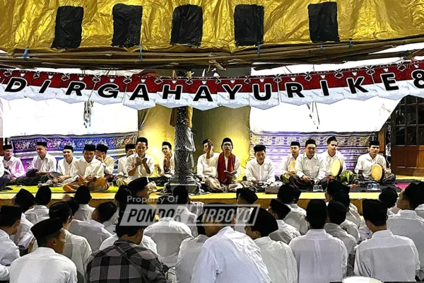 Santri Lirboyo Rayakan Maulid Nabi Per Kamar