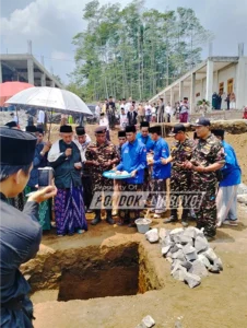 Istighosah dan Peletakan Batu Pertama Masjid Pondok Pesantren Lirboyo Cabang XX Bedono, Semarang, JATENG