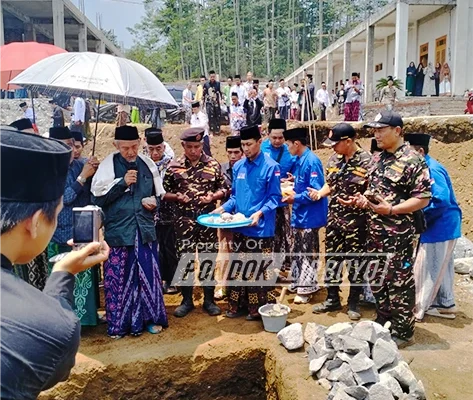 Istighosah dan Peletakan Batu Pertama Masjid Pondok Pesantren Lirboyo Cabang XX Bedono, Semarang, JATENG