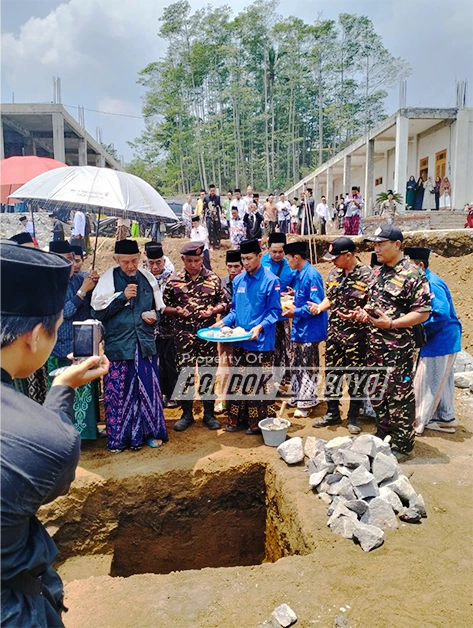 Istighosah dan Peletakan Batu Pertama Masjid Pondok Pesantren Lirboyo Cabang XX Bedono, Semarang, JATENG