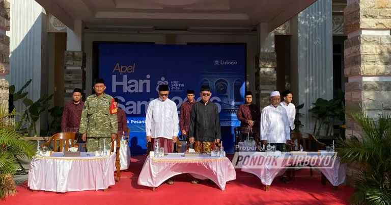 Memperingati Hari Santri Nasional, Pondok Lirboyo Gelar Apel di Depan Gedung Yayasan
