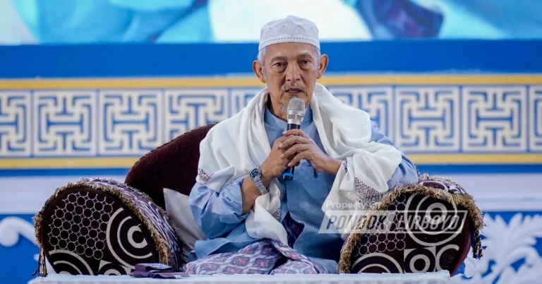 KH. Abdulloh Kafabihi Mahrus: Mencari, Mengamalkan, dan Mengajarkan Ilmu