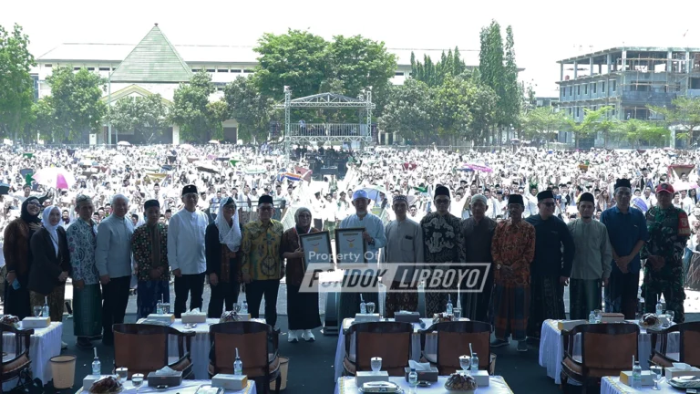 10.476 Santri Lirboyo Cetak Rekor MURI Membatik