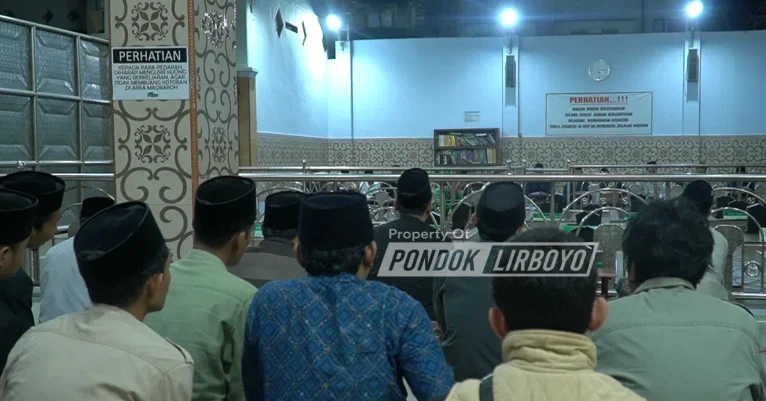 Jelang Lirboyo Bersholawat, Panitia Berziarah ke Maqbarah Kesepuhan dan Syekh Mursyad Landean