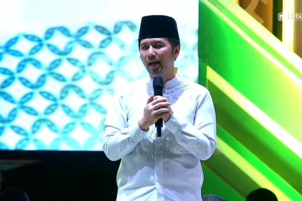 Dr. H. Emil Elestianto Dardak dalam Lirboyo Bersholawat Bersama Habib Syekh 2026 M.