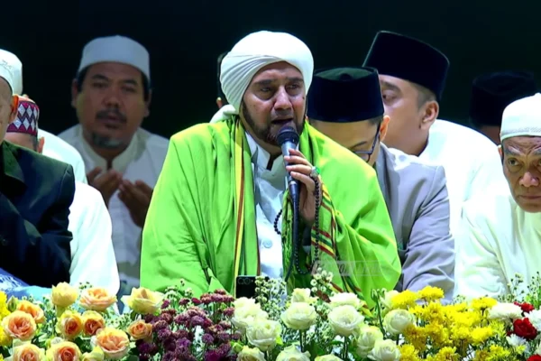 LIRBOYO BERSHOLAWAT Bersama HABIB SYECH BIN ABDUL QODIR ASSEGAF